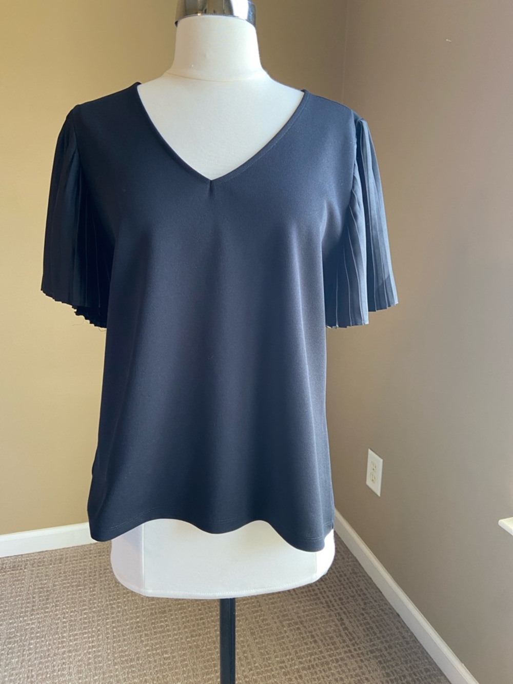 Ann Taylor Women's Black V-Neck Pleated Sleeve Blouse, Size Large,Office Wear